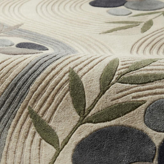 Translation missing: es.Close-up of textured modern abstract rug showing carved high-low pile, soft fibers, neutral tones, and stone-inspired pattern detail