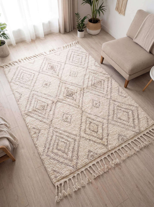 Translation missing: es.Ivory Moroccan diamond rug with tassel fringe displayed in modern living room