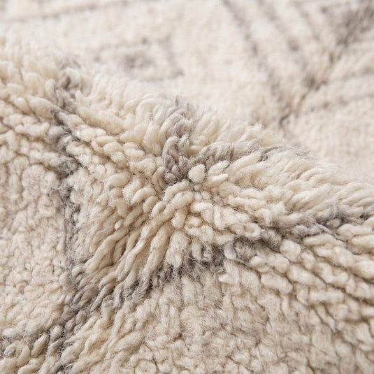 Translation missing: es.Close-up of textured New Zealand wool pile with diamond pattern