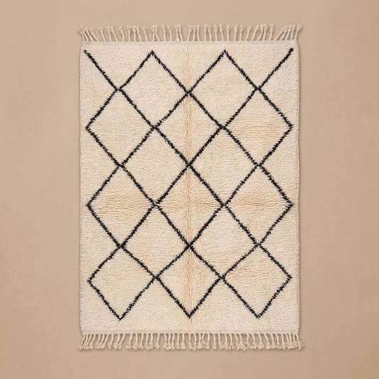 Translation missing: es.Neutral boho rug with tribal diamond lattice design