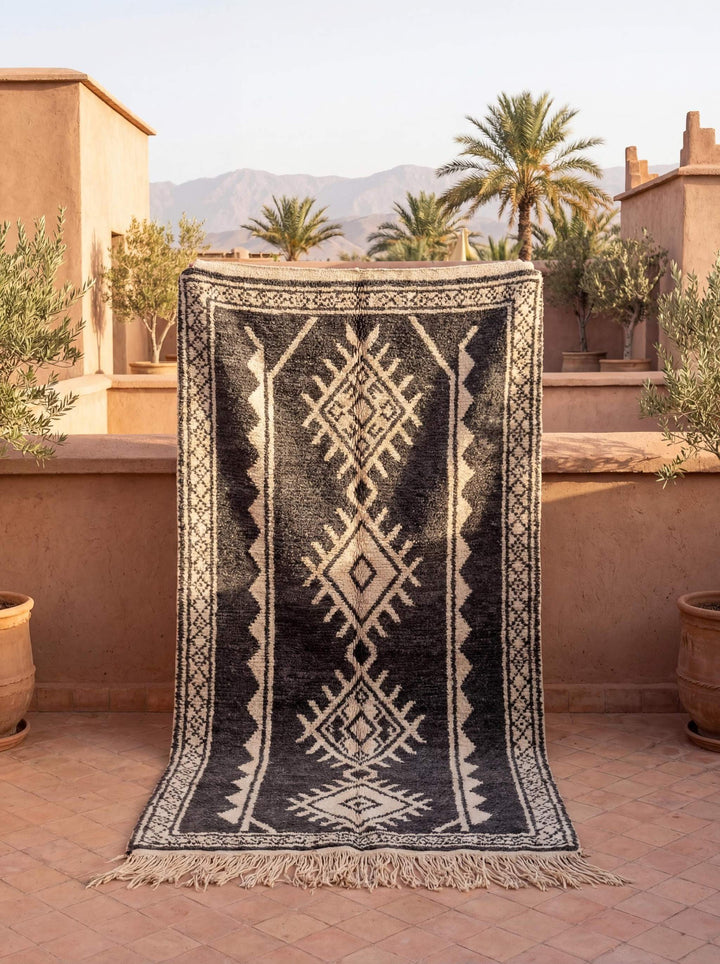 Translation missing: es.Moroccan style charcoal and ivory geometric rug with stacked diamond tribal pattern