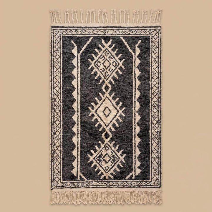Translation missing: es.Full view of black and ivory tribal Moroccan rug with decorative fringe
