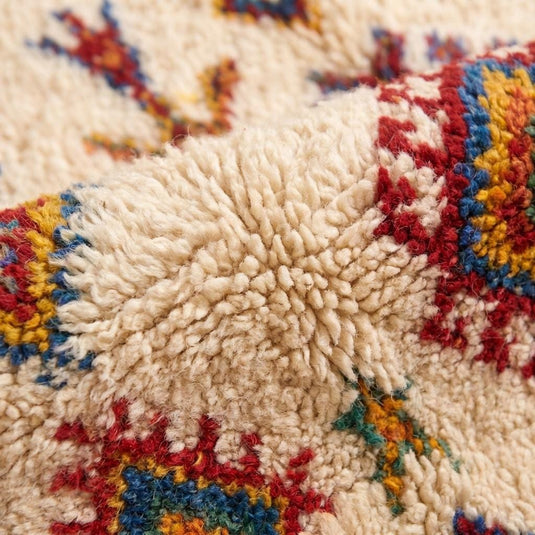 Translation missing: es.Close-up view of plush textured Moroccan diamond pattern rug