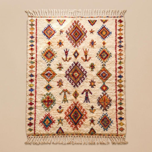 Translation missing: es.Boho living room styled with colorful Berber-style Moroccan rug