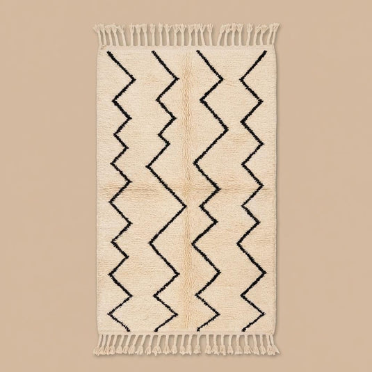 Translation missing: es.Neutral geometric Berber style rug with fringe tassels