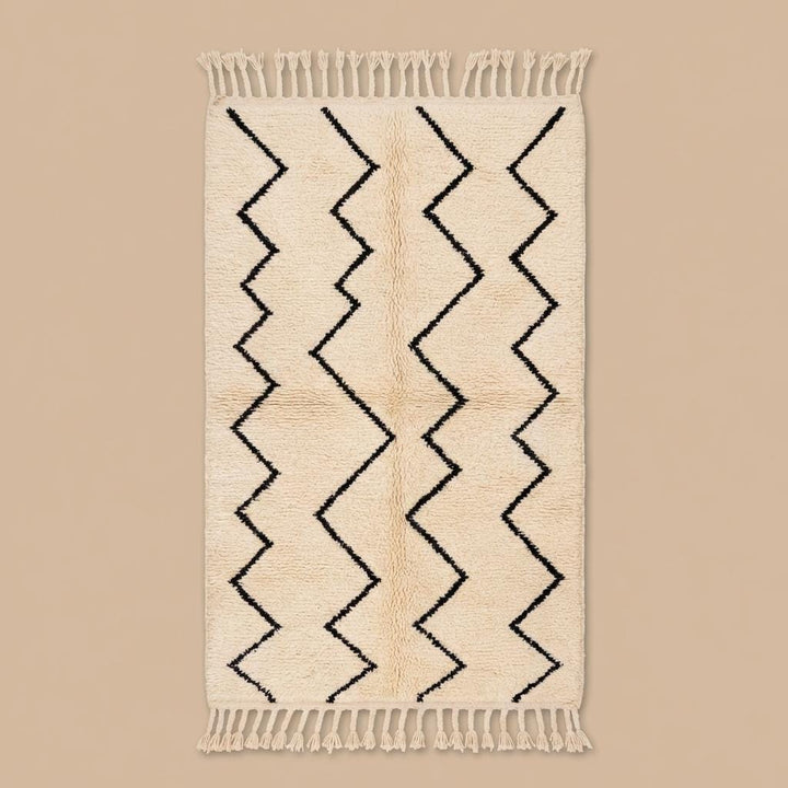 Translation missing: es.Neutral geometric Berber style rug with fringe tassels