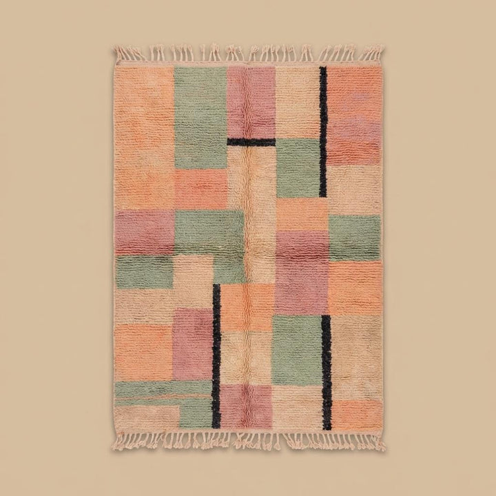 Translation missing: es.Full view of geometric boho rug with muted black line accents