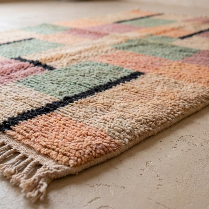 Translation missing: es.Detail of rug fringe edge and textured woven surface