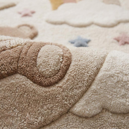 Translation missing: es.Close-up of plush hand-tufted wool texture showing soft pile and detailed bear design __etsy:7988506750