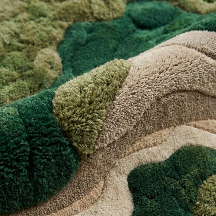 Translation missing: es.Close-up view of the hand tufted wool blend rug showing carved high-low texture, plush pile, and layered forest green abstract detailing __etsy:8054046409