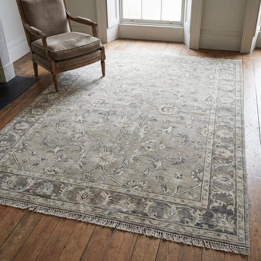 Translation missing: es.Hand-knotted Oushak floral wool rug with neutral vintage tones and classic border design