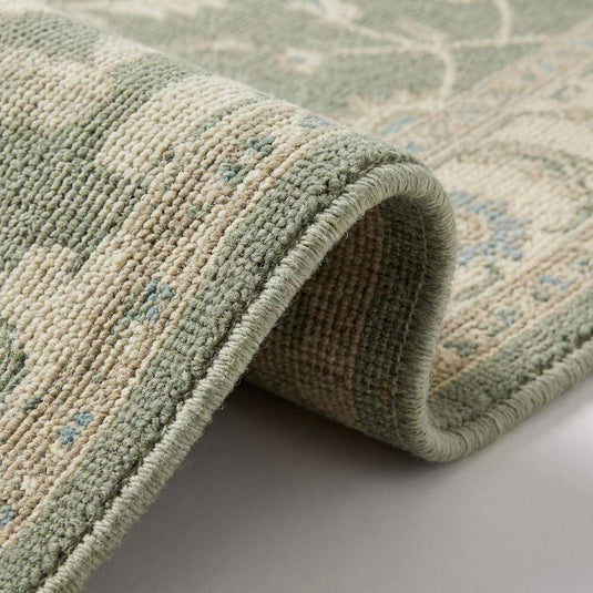 Translation missing: es.Close-up of hand knotted wool rug showing individual knots, soft wool pile, and natural texture