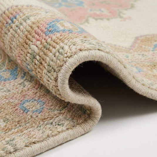 Translation missing: en.Close-up of hand knotted wool pile showing individual knots and soft natural fibers
