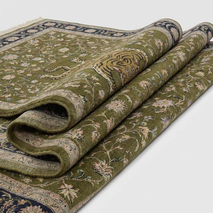 Translation missing: en.Close up of hand knotted wool pile showing dense knot texture and floral pattern detailing