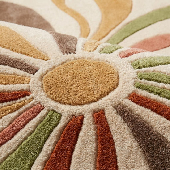 Translation missing: es.Close-up texture of hand-tufted wool rug showing carved floral detailing, soft cut pile texture, and raised retro flower pattern craftsmanship __etsy:8085267753