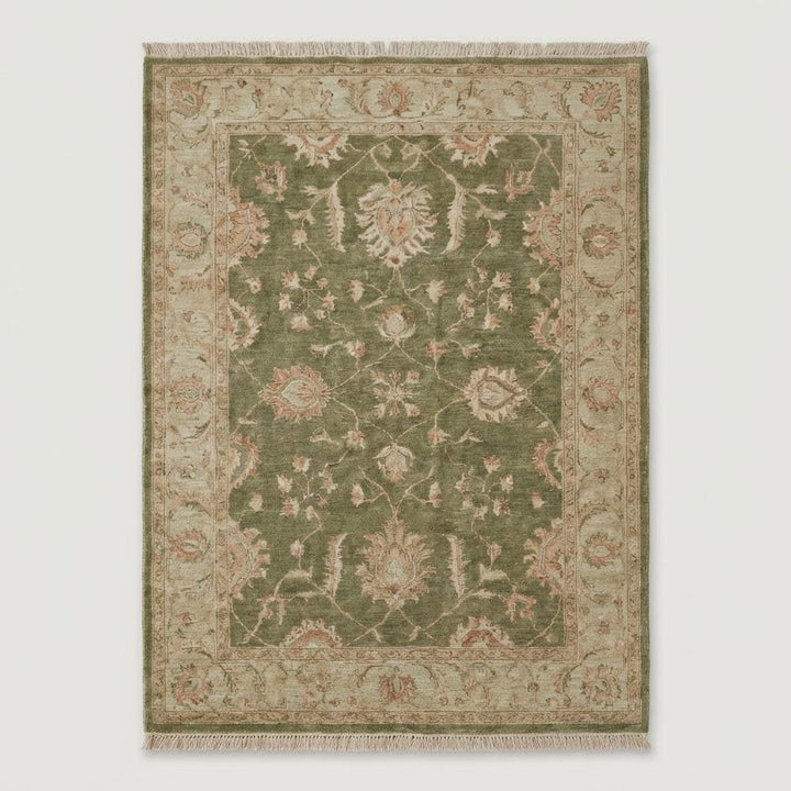 Translation missing: es.Traditional floral Oushak pattern with muted green field and beige decorative border