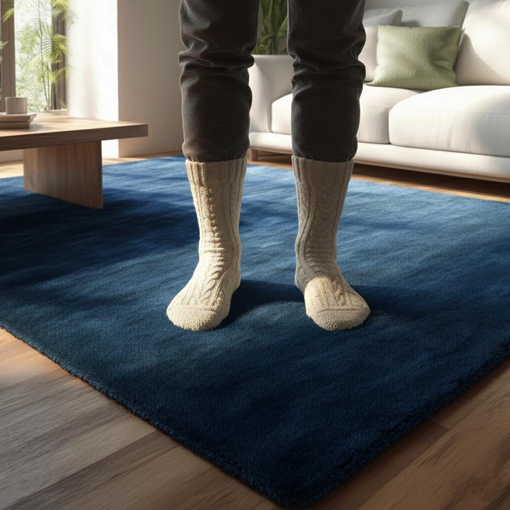 Translation missing: es.Soft textured navy area rug 5×7 ft in stylish living space – ideal for gifting, home makeover or interior update