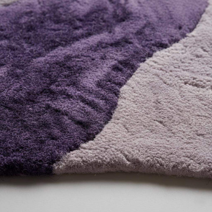 Translation missing: es.Lavender freeform rug with sculptural tufted texture and organic shape in purple gradient colors