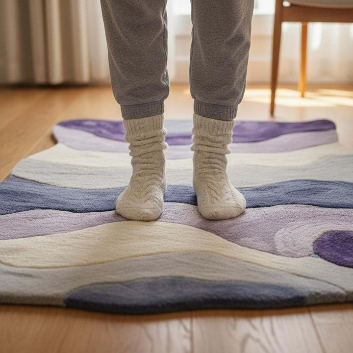 Translation missing: es.Lavender freeform rug with sculptural tufted design and purple gradient organic shape