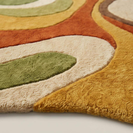 Translation missing: es.Close up of high pile hand tufted wool rug showing plush fibers, carved texture, and dense craftsmanship