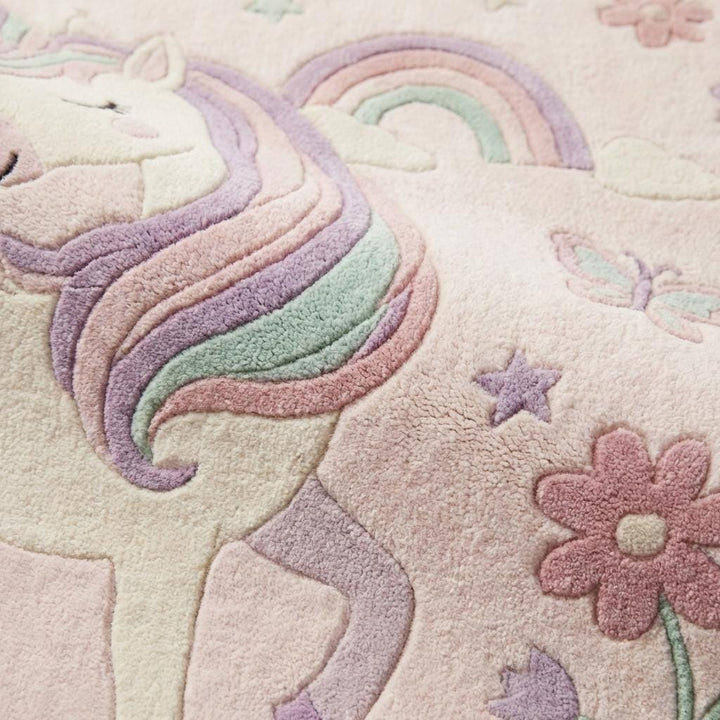Translation missing: es.Close-up of plush pastel unicorn rug fibers showing soft tufted texture, raised design details, and cushioned pile for nursery or kids room flooring
