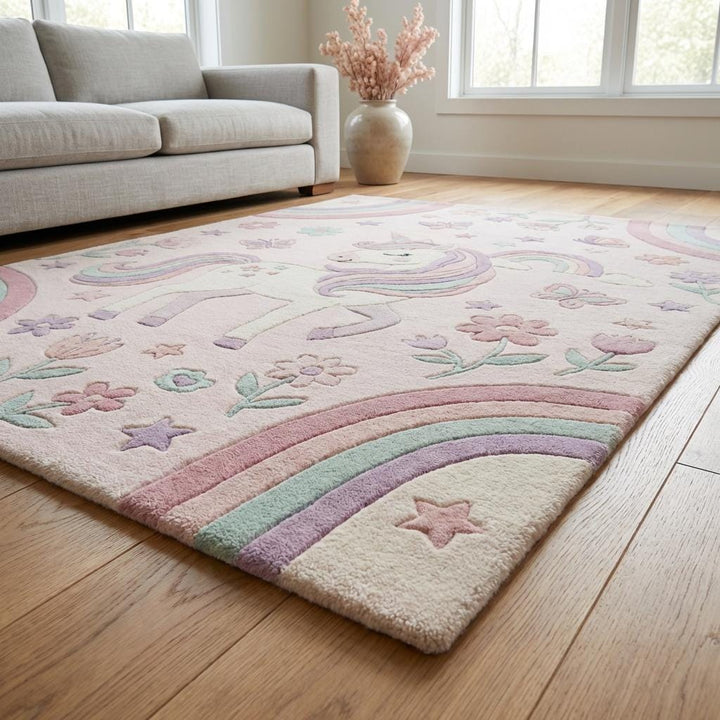 Translation missing: es.Corner detail of pastel nursery rug showing clean edges, soft pile height, and carved unicorn and rainbow design elements