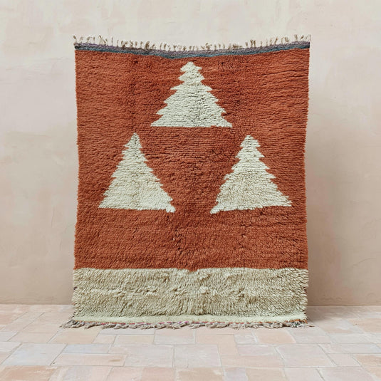 Translation missing: es.Vintage Berber wool rug with terracotta rust base and cream geometric triangle design
