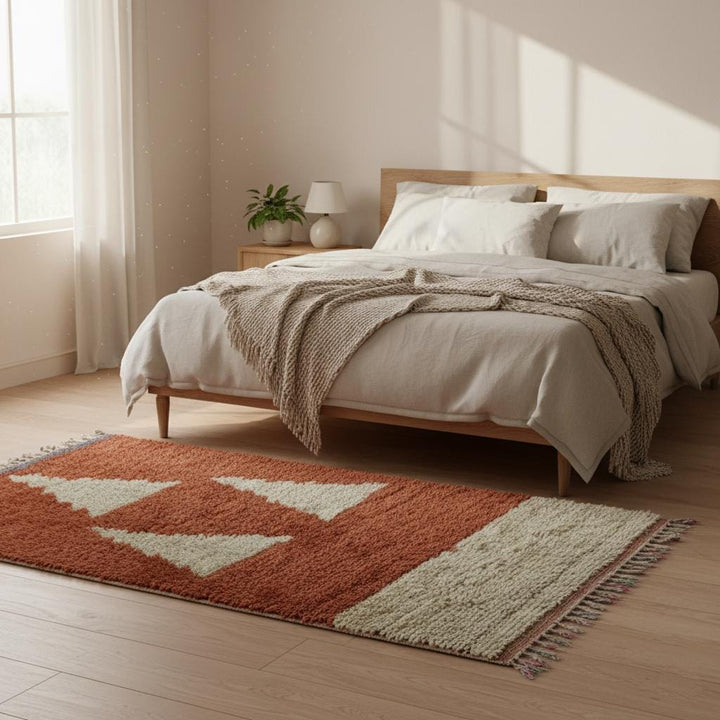 Translation missing: es.Vintage Berber Wool Rug – Terracotta Rust Cream Geometric Triangle Design
