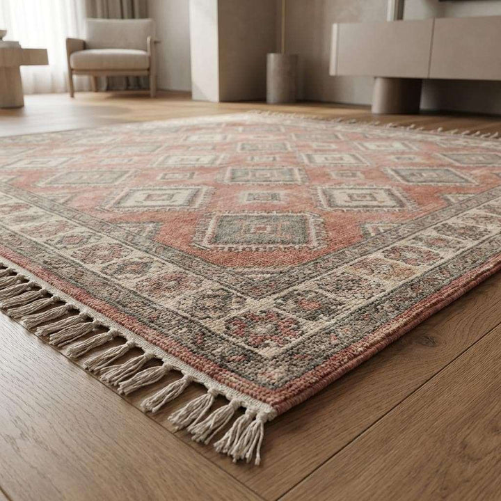 Translation missing: es.Artisan knotted wool rug showcasing subtle color variation and timeless vintage character