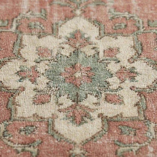 Translation missing: es.Close up of hand knotted wool pile showing low pile texture, natural wool fibers, and vintage wear