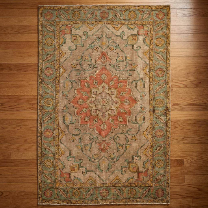 Translation missing: es.Rectangular hand knotted wool rug ideal for bedroom or formal living space décor