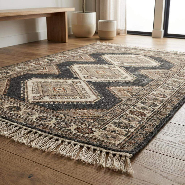 Translation missing: en.Neutral hand knotted area rug ideal for living room or bedroom décor