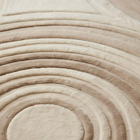 Translation missing: es.Close-up detail of a handmade tufted rug showing textured wool and stitching