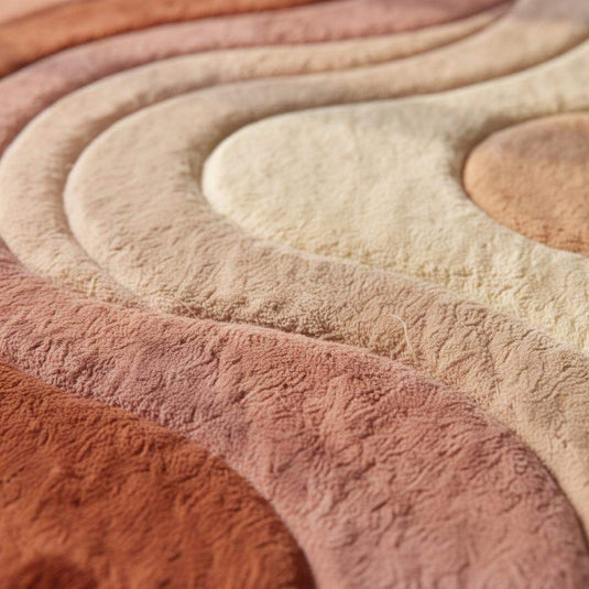 Translation missing: es.Modern boho area rug with abstract wave design in earth tones, soft plush texture for cozy living room decor