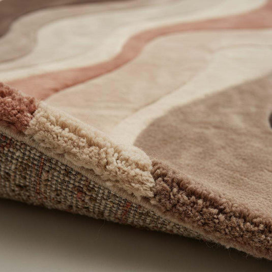 Translation missing: en.Close-up of plush abstract rug texture highlighting dense fibers, soft pile, and smooth color transitions, showcasing craftsmanship, comfort, and high-quality rug material