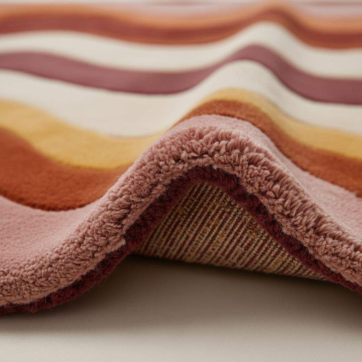 Translation missing: es.Retro wavy area rug with vibrant 70s tufted wool and colorful abstract wave pattern in warm orange and pink tones