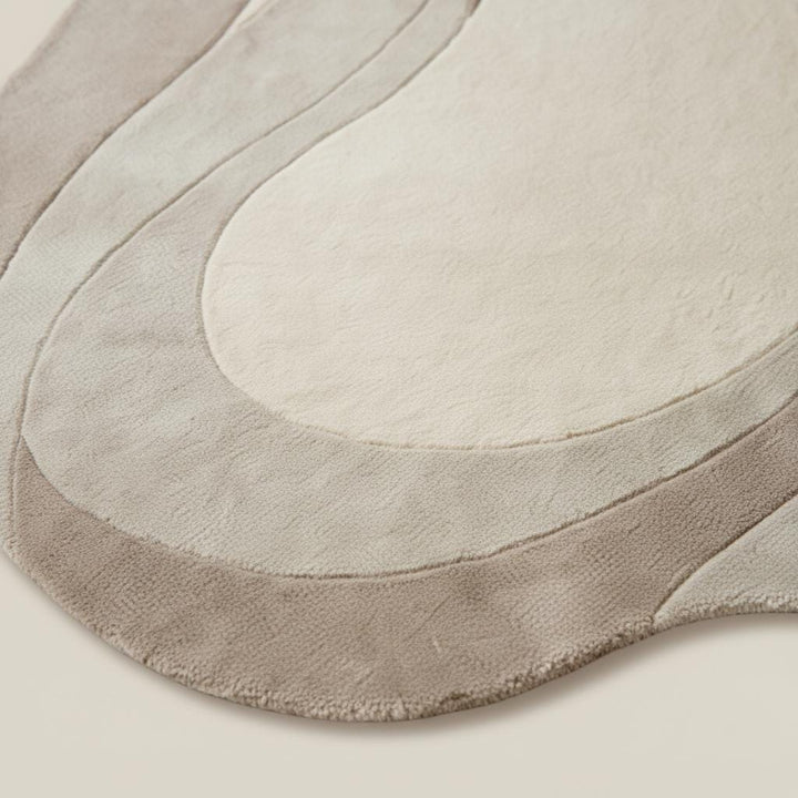 Translation missing: es.Neutral wavy area rug with curved abstract design and plush soft texture