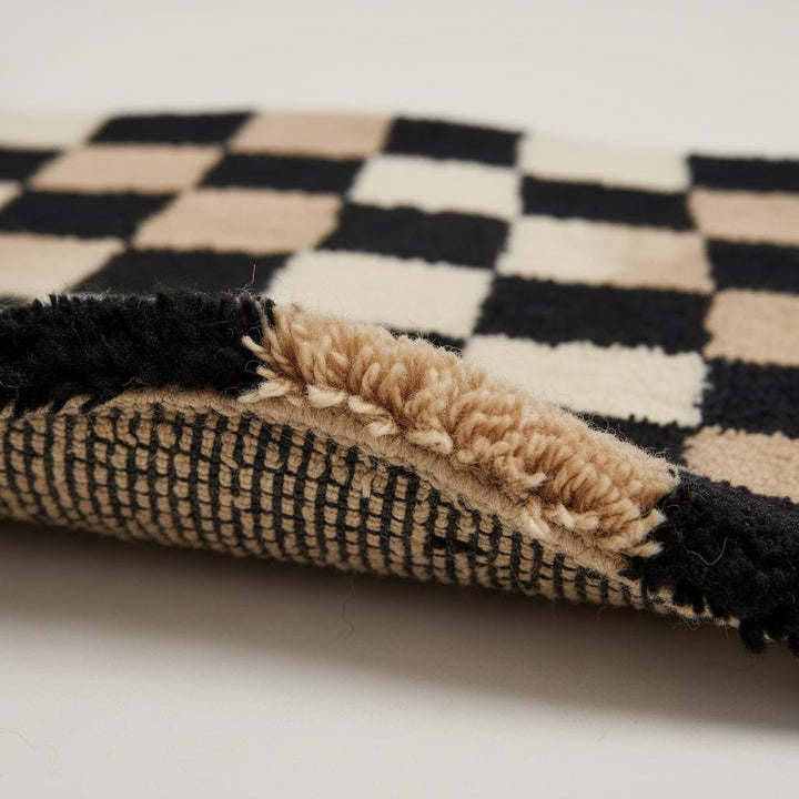 Translation missing: es.Wavy checkered rug with black and beige optical illusion pattern, plush high pile carpet for modern home decor