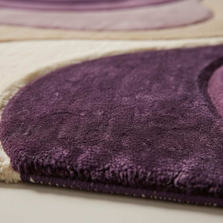 Translation missing: en.Modern Abstract Rug with plush texture and organic wavy pattern in neutral tones
